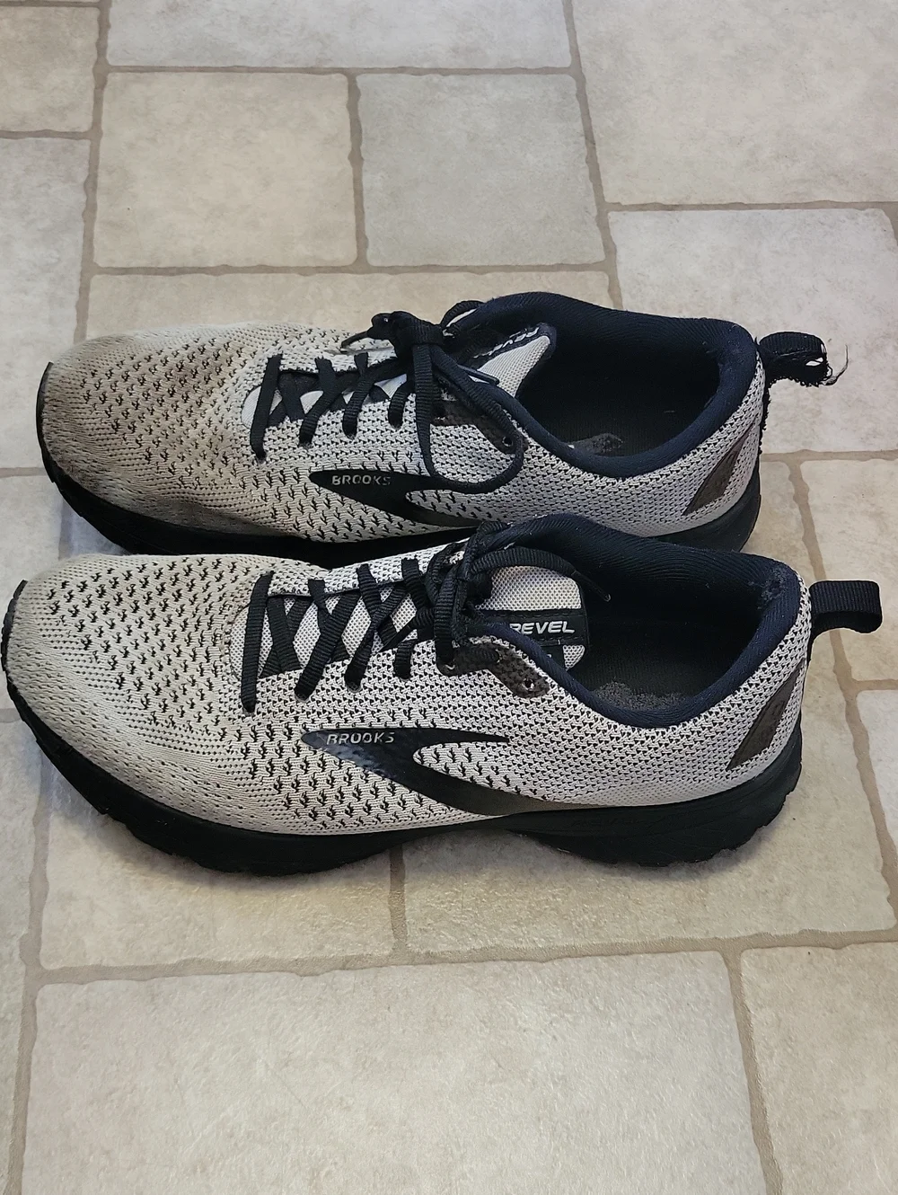 Brooks Revel 4 Running Shoes 9.5